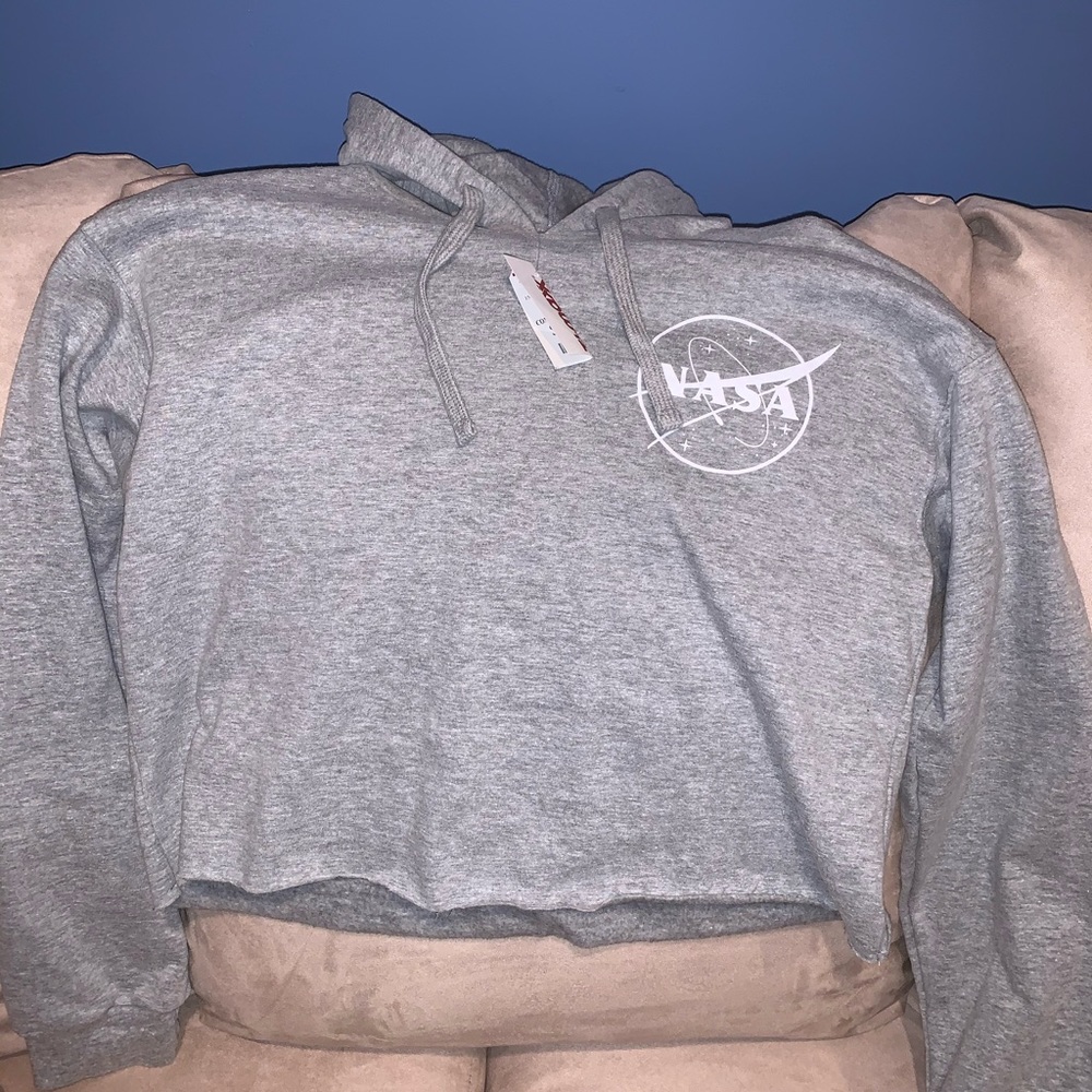 cropped hooded shirt